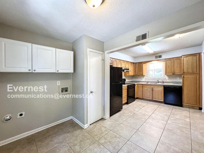 Building Photo - 922 Woodburne Pl