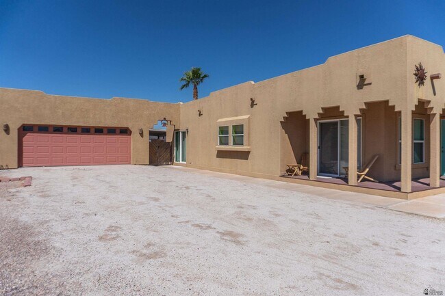 Foto del edificio - 28702 Canal Ave