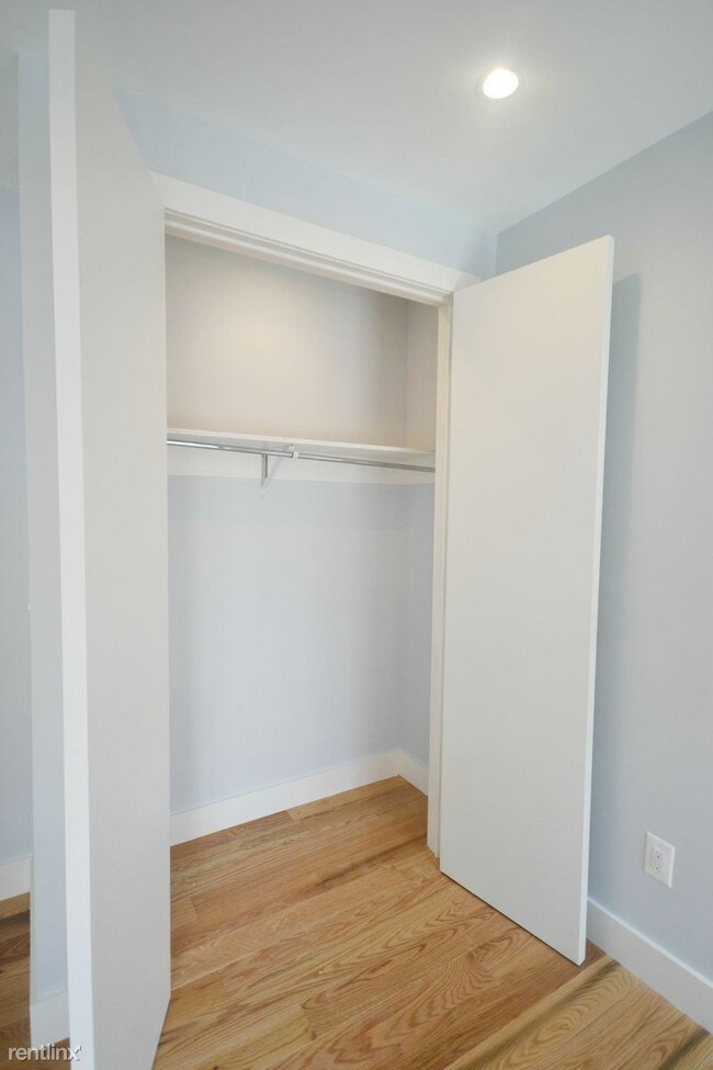 Foto del edificio - 170 E 105th St