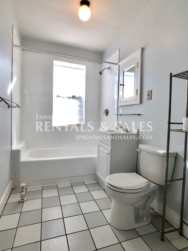 Primary Photo - 32 Saint Rose St
