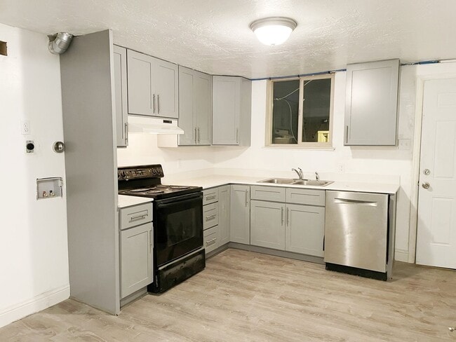Foto del edificio - 3508-3514 Bruce Randolph Ave