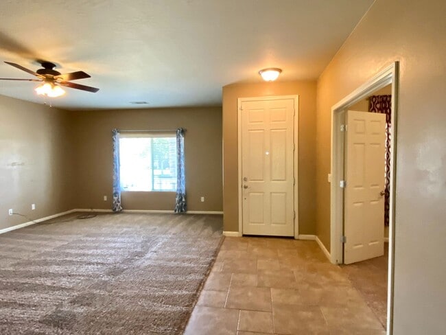 Building Photo - $2,395 Shields & Fowler, 4 Bedroom Home - ...