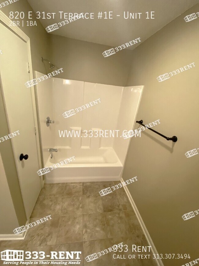 Building Photo - Now leasing! Instant cool factor in the ci...