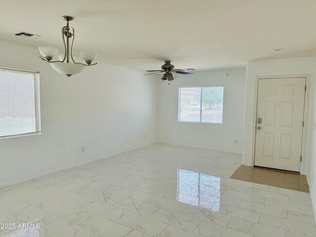 Foto del edificio - 10292 N 116th Ln