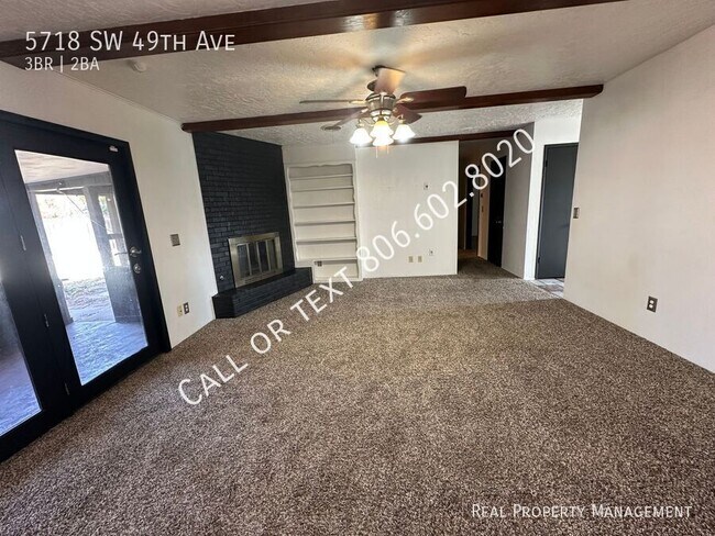 Building Photo - 3 bed 2 bath home with 2 living areas and ...