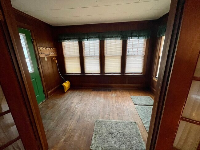 Mud Room - 714 Schuyler St