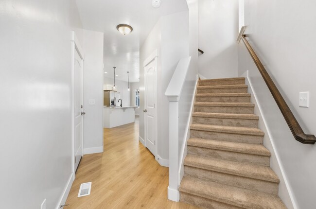 Foto del edificio - Modern 4-Bedroom Townhome in Saratoga Springs, UT