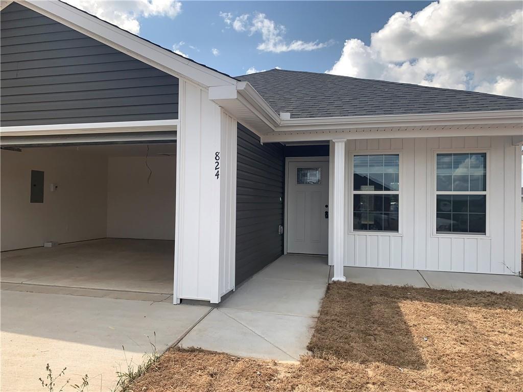 Foto principal - 824 S Parrot Ln