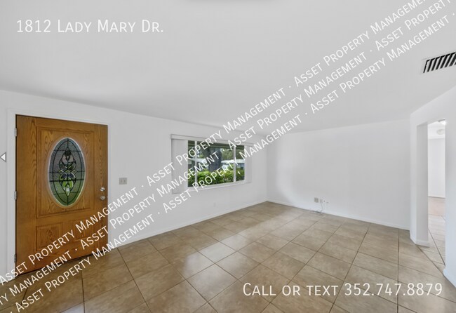 Foto del edificio - 1812 Lady Mary Dr