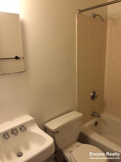 Foto del edificio - 272 Newbury St