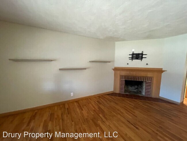 Foto del edificio - 3 br, 1.5 bath House - 2244 S. Kings Avenue