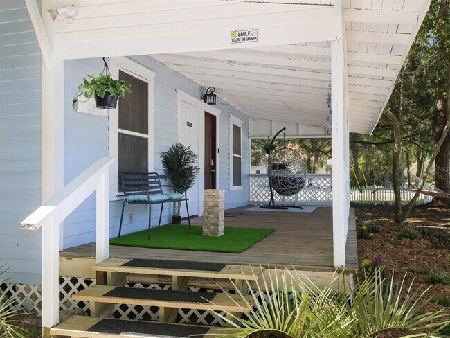 Building Photo - 1005 NE 3rd Ave