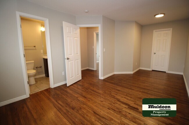Building Photo - PRICE REDUCED!  Do not miss out!  Nice 4 b...