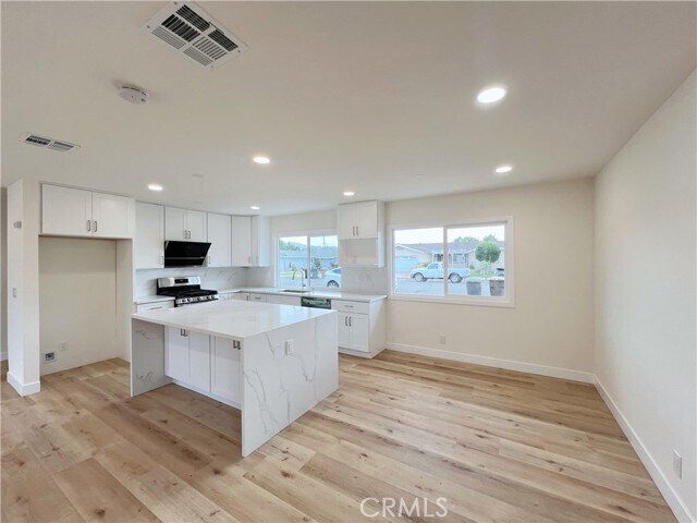 Foto del edificio - 5261 Raintree St