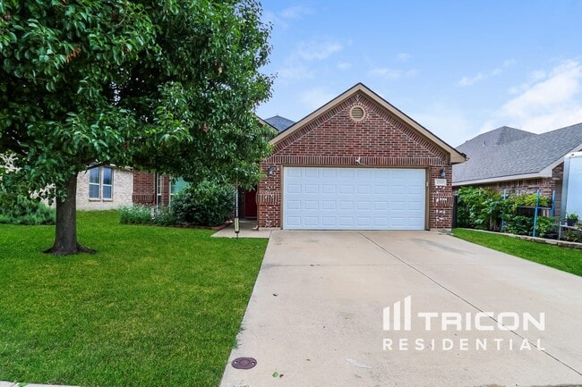 Building Photo - 2213 Wakecrest Dr
