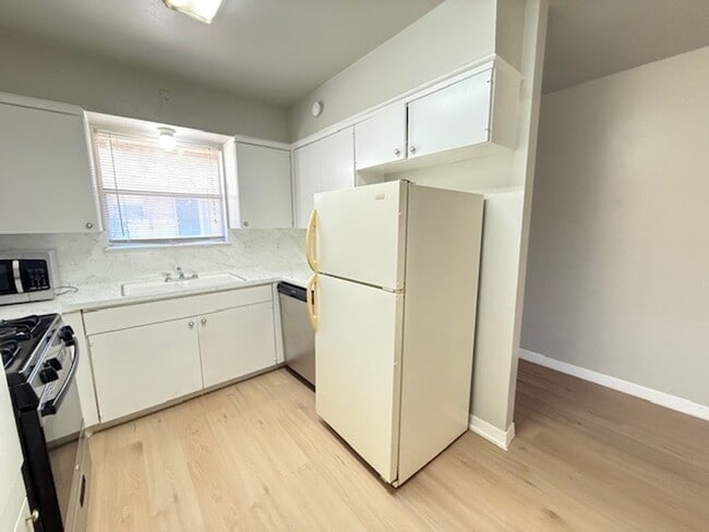 Foto del edificio - 701 E 45th St