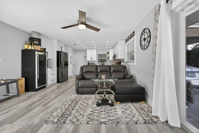 Foto del edificio - 2388 S Wallen Dr