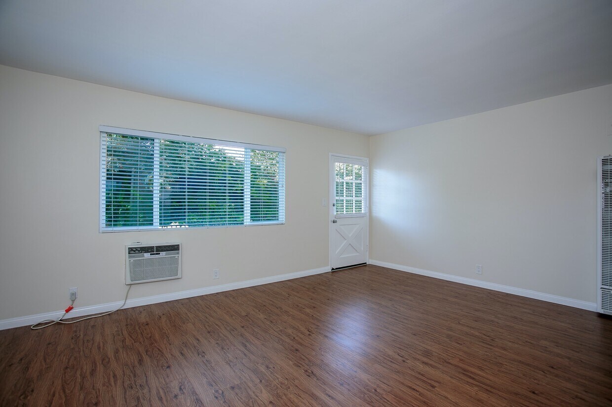 Primary Photo - 255 S Madison Ave