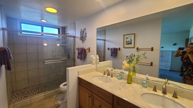 Building Photo - 2 Bedroom 2 Bath Furnished Condo