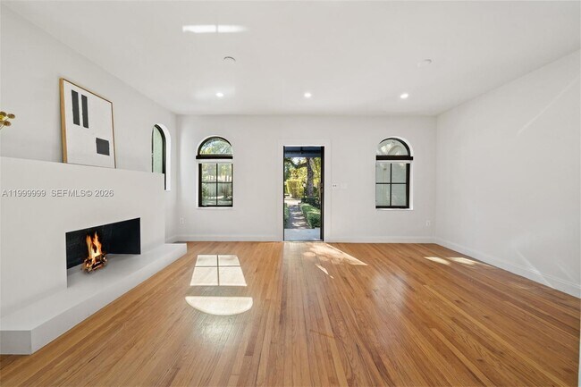 Building Photo - 415 Aledo Ave