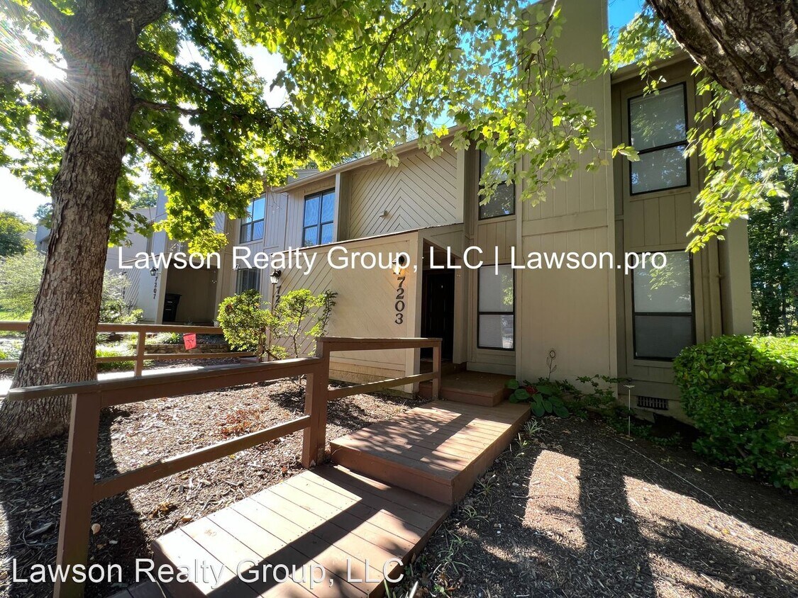 Primary Photo - 2 br, 1.5 bath House - 7203 Woods Crossing...