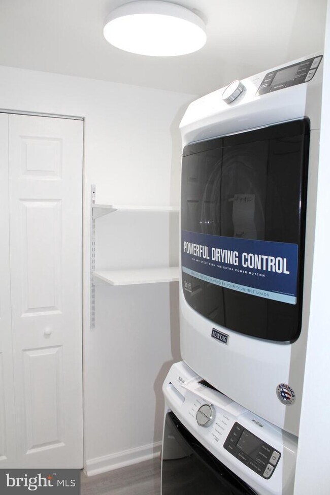 Foto del edificio - 201 Continental Dr