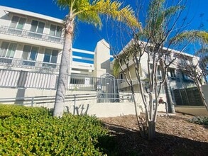 Building Photo - 5540 Lindo Paseo