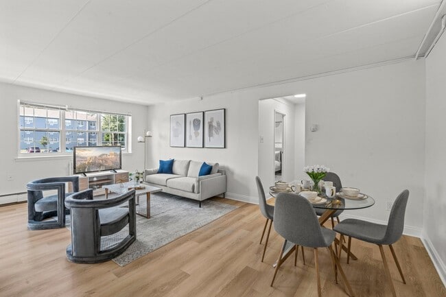 Living room - Chestnut Hill Village Apartments