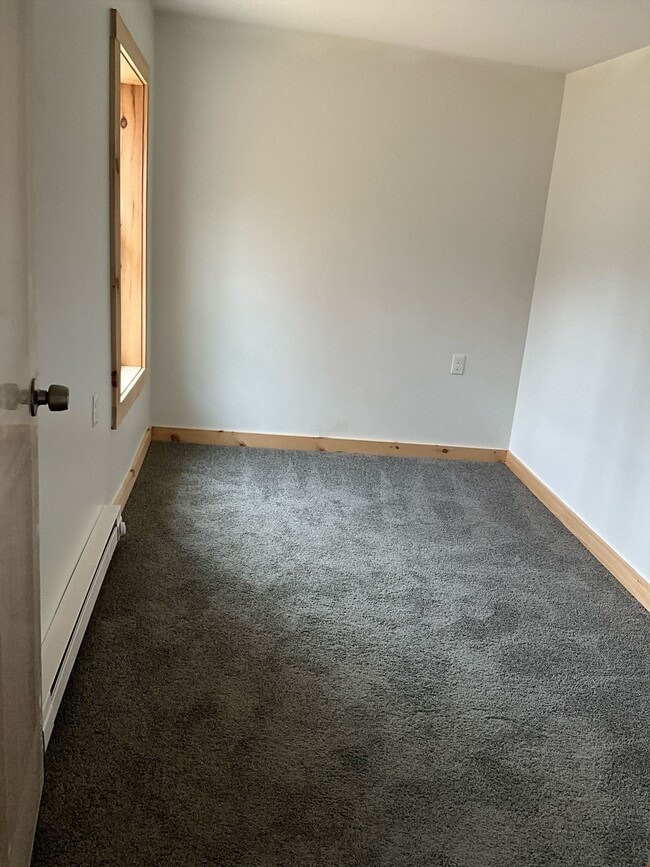 Building Photo - 8 Woodland Ct