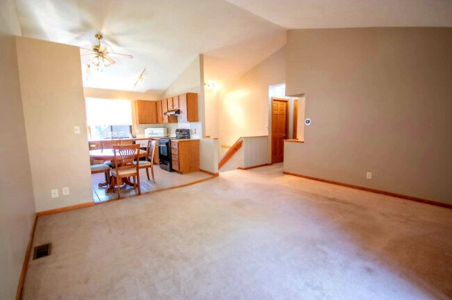 Foto del edificio - 6407 Carpenter Ave