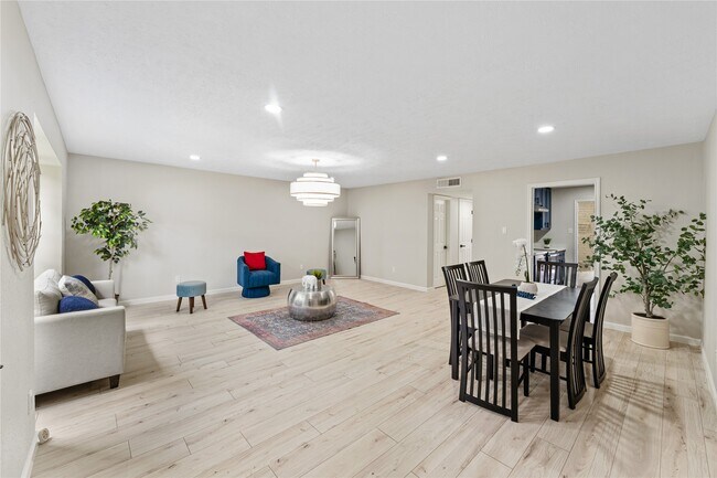 Foto del edificio - 9425 Fondren Rd