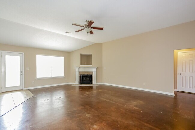 Foto del edificio - 6257 Saddletrail Dr