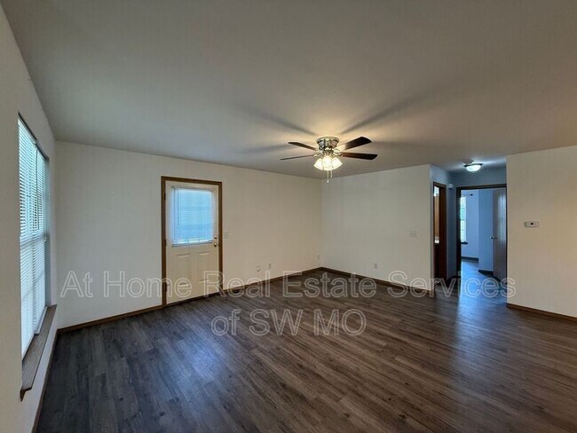 Building Photo - 726 Pinhook Dr