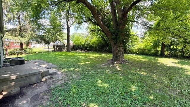 Foto del edificio - EAST SIDE 3 BEDROOM RANCH WITH CARPORT AVAILABLE NOW!