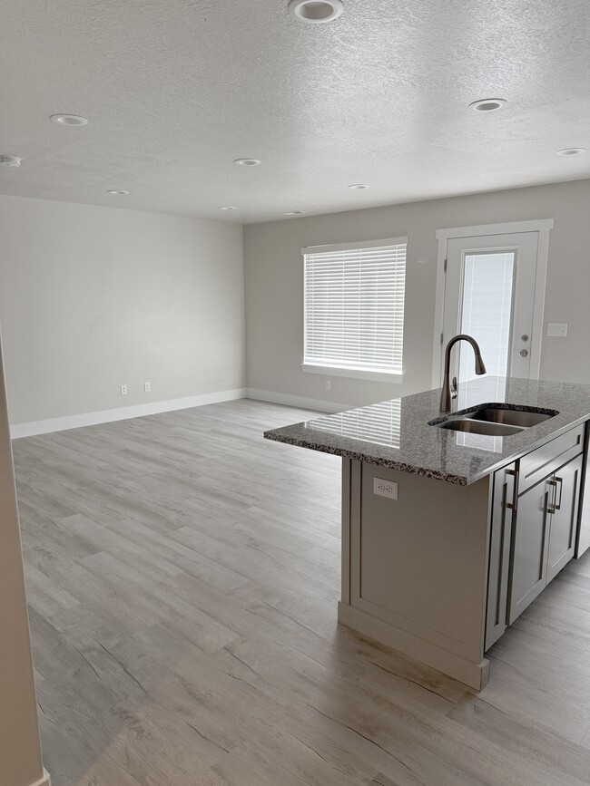 Building Photo - 4067 S 2800 W