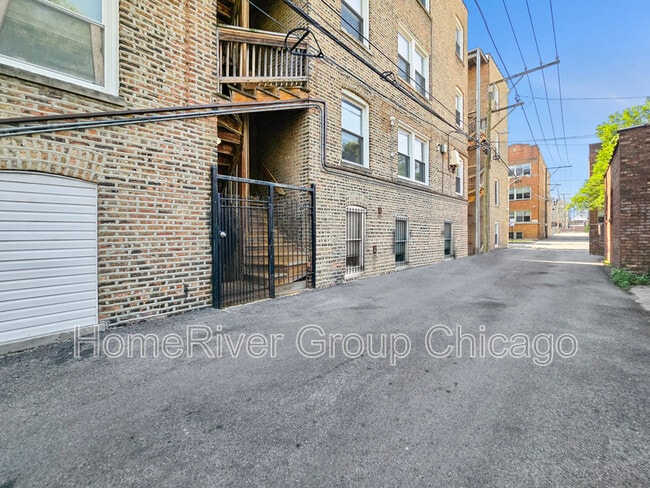 Building Photo - 4904 N Drake Ave