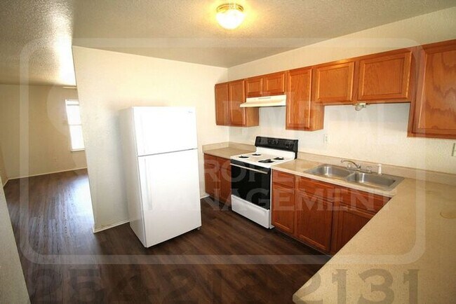 Foto del edificio - 3410 Cantabrian Dr