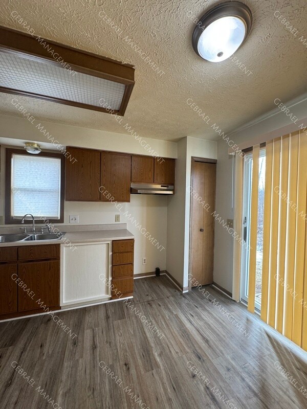 Foto del edificio - 12221 Walter St