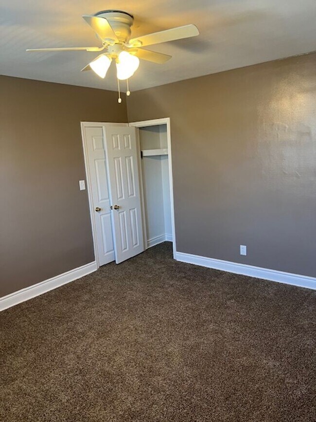 Building Photo - 3 Bedroom Home with Basement and yard