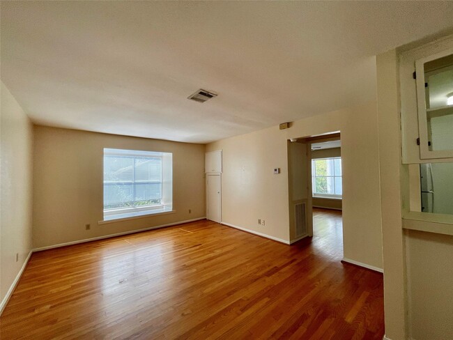 Building Photo - 3420 Mt Vernon St
