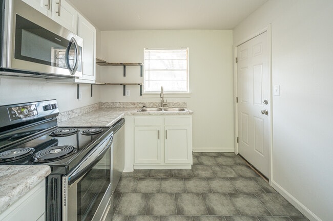 Building Photo - 1140 12th St S