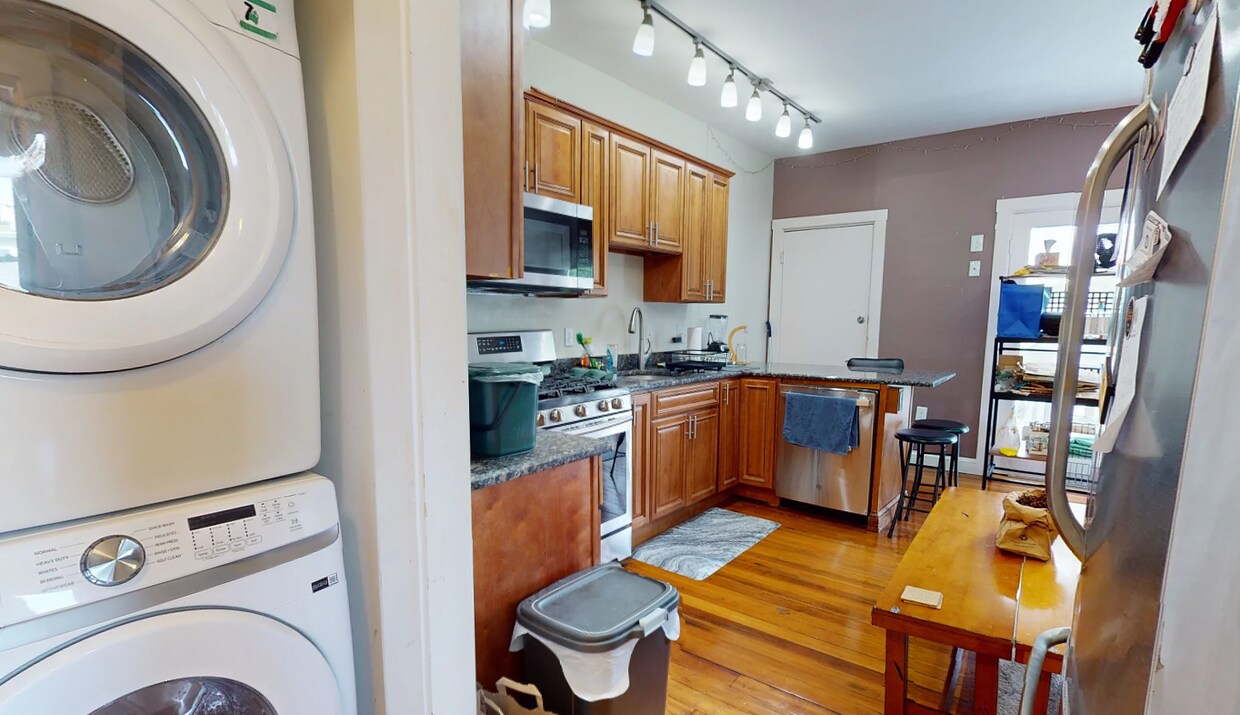 Primary Photo - 237 Norfolk St