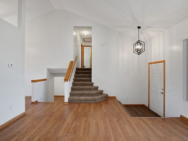 Building Photo - Limited Time Offer $500 Off First Month's ...
