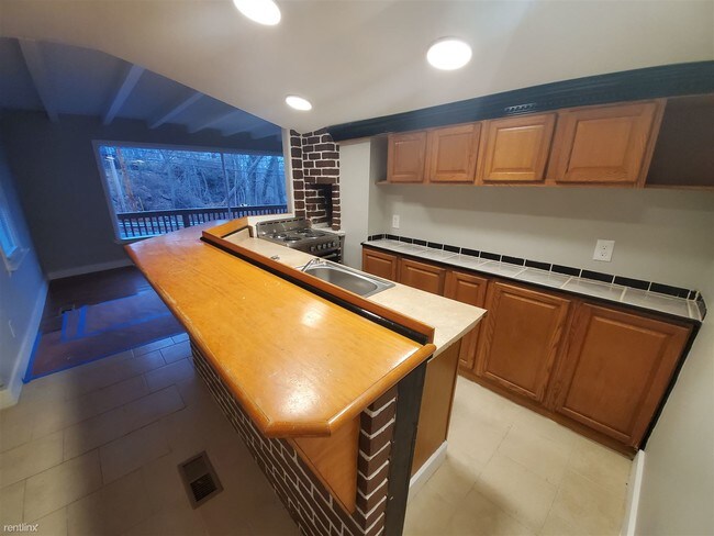 Foto del edificio - 2 br, 1 bath House - 52 Short Beach Rd