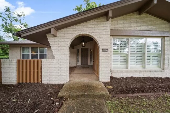 Building Photo - Incredible Ranch Style Home in Midtown!