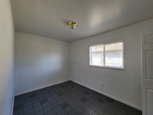 Building Photo - Duplex for rent