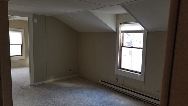 Building Photo - 1 Bedroom, 1 Bath, 2nd Floor Apartment