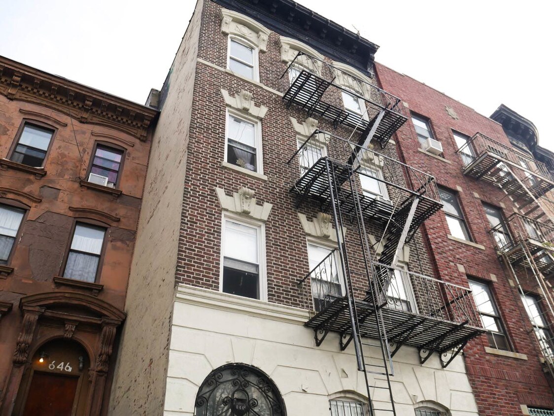 Foto principal - 644 Lafayette Ave