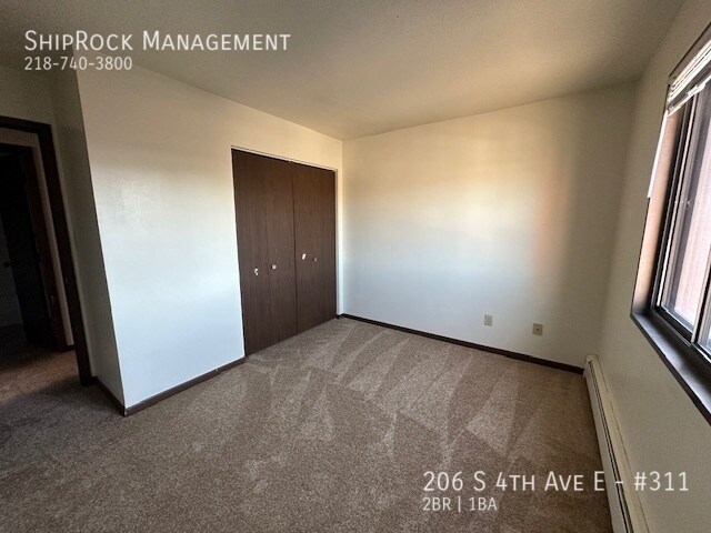 Building Photo - 206 S 4th Ave W