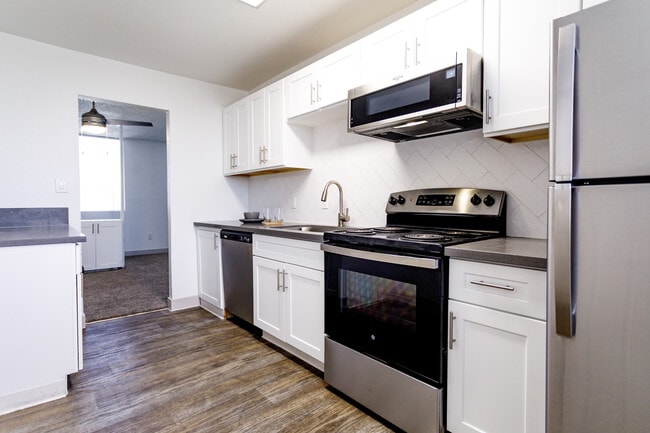 Building Photo - The Glenn Apartments